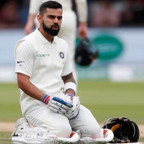 virat-kohli-injury Virat Kohli suffering back spasms during a cricket match – example of a common cricket injury treated by Sports Physiotherapist Dr Raina Ranney in Mumbai at Genesis Sports Physiotherapy Clinic